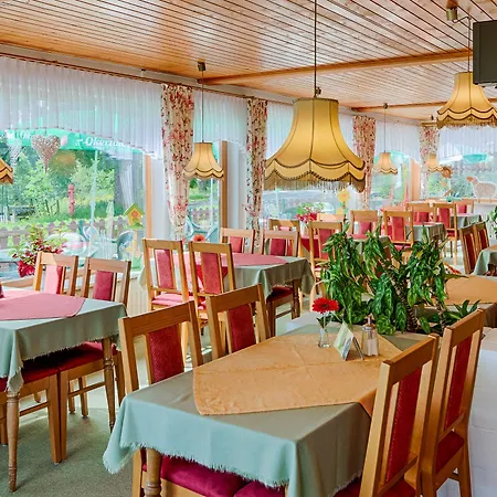 Und Cafe Panorama 3*